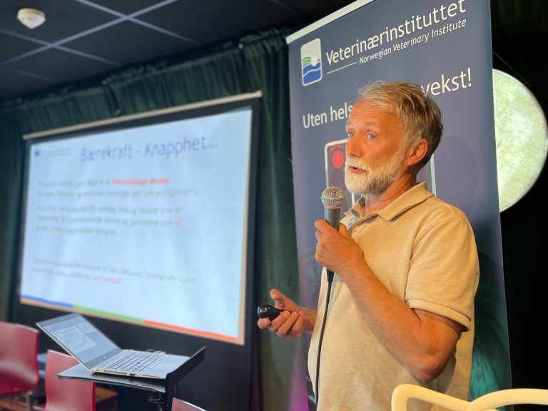 Edgar Brun som er avdelingsdirektør ved Veterinærinstituttet, sa at fiskens helse er nøkkelen til bærekraft under fellesarrangementet med NIBIO kalt "Bærekraftslaks?" Foto: Bente Paulson.